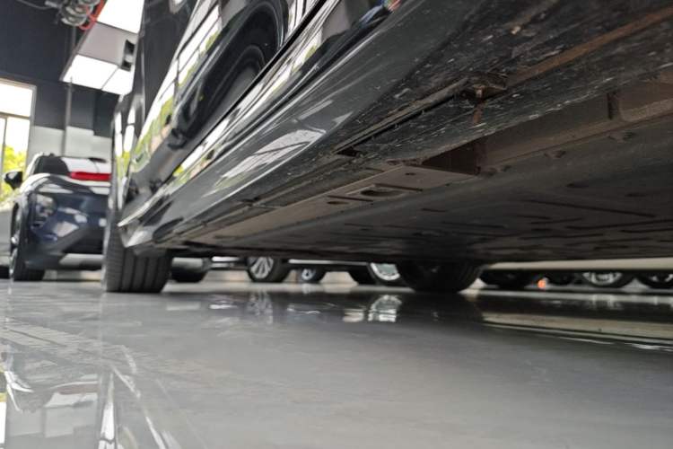 Used Nio ET5T 2025 75 kWh Touring Right Side Sill