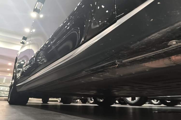 Used Nio ET5T 2025 75 kWh Touring Right Side Sill