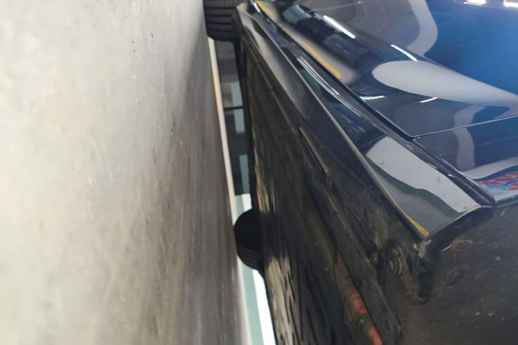 Used Nio ET5T 2025 75 kWh Touring Right Side Sill