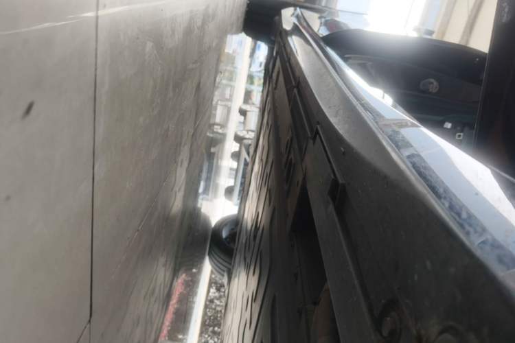 Used Nio ET5T 2025 75 kWh Touring Right Side Sill