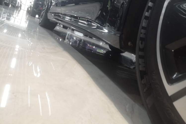 Used Nio ET5T 2025 75 kWh Touring Right Side Sill