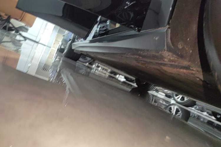 Used Nio ET5T 2025 75 kWh Touring Right Side Sill