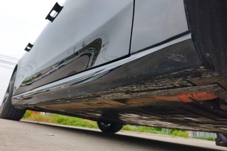 Used Nio ET5T 2025 75 kWh Touring Right Side Sill