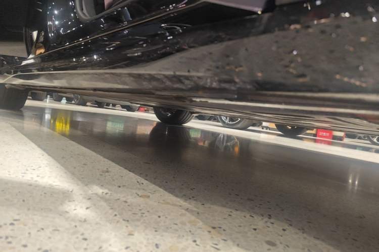 Used Nio ET5T 2025 Model Shadow Package Limited Edition, 75kWh Touring Right Side Sill