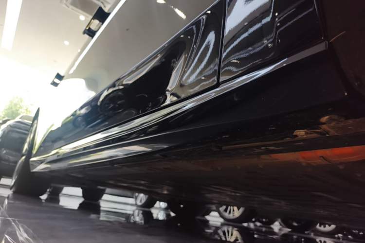 Used Nio ET5T 2025 75 kWh Touring Right Side Sill