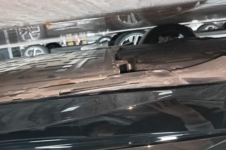 Used Nio ET5T 2025 75 kWh Touring Right Side Sill