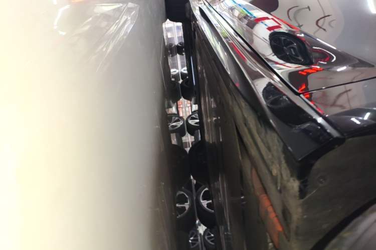 Used Nio ET5T 2025 75 kWh Touring Right Side Sill