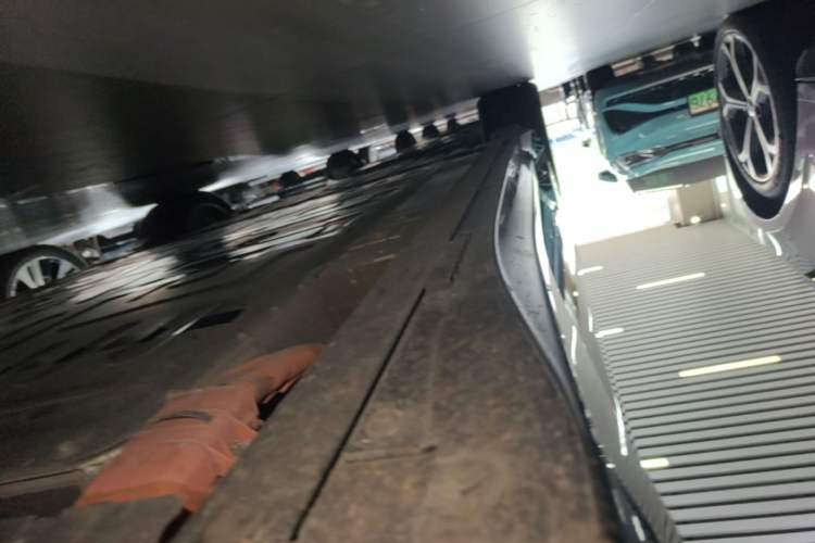 Used Nio ET5T 2025 75 kWh Touring Right Side Sill