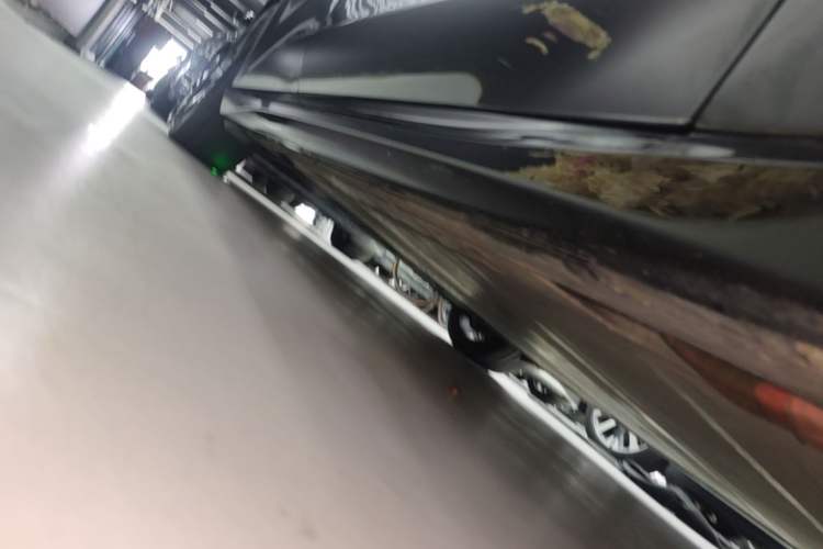 Used Nio ET5T 2025 75 kWh Touring Right Side Sill
