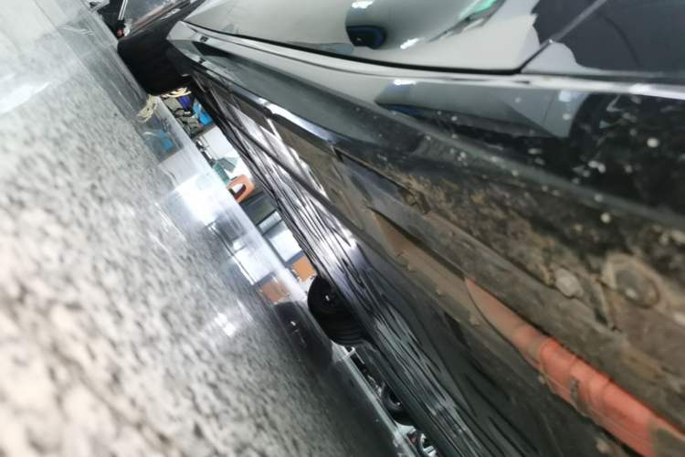 Used Nio ET5T 2025 75 kWh Touring Right Side Sill