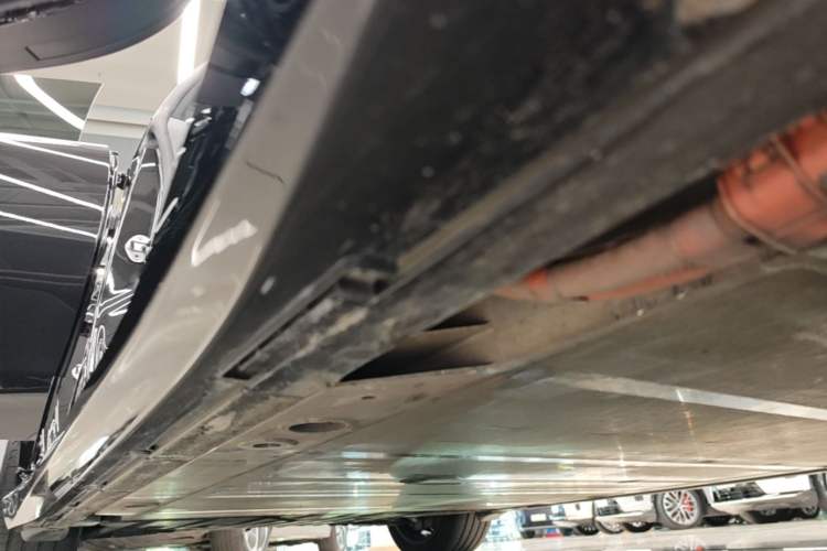 Used Nio ET5T 2025 75 kWh Touring Right Side Sill