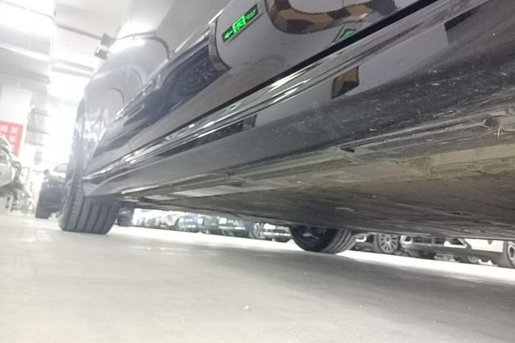 Used Nio ET5T 2025 75 kWh Touring Right Side Sill