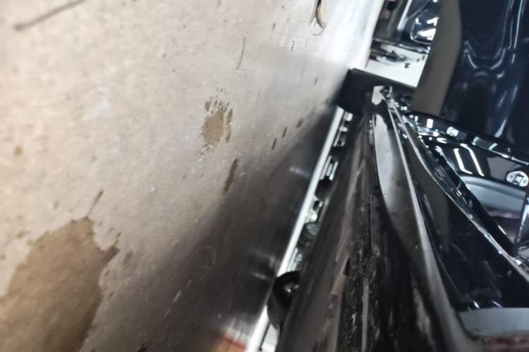 Used Nio ET5T 2025 75 kWh Touring Right Side Sill