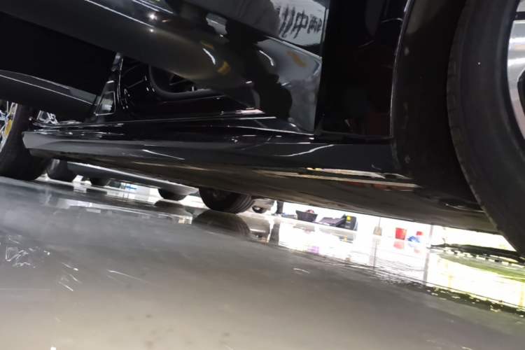 Used Nio ET5T 2025 75 kWh Touring Right Side Sill