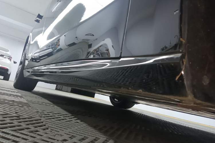 Used Nio ET5T 2025 75 kWh Touring Right Side Sill