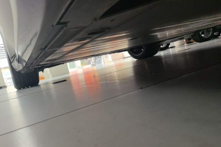 Used Nio ET5T 2025 75 kWh Touring Right Side Sill