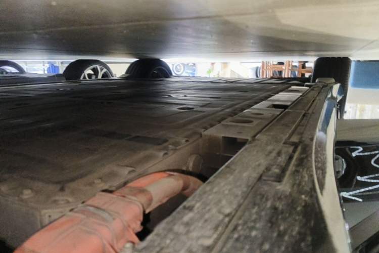 Used Nio ET5T 2025 75 kWh Touring Right Side Sill
