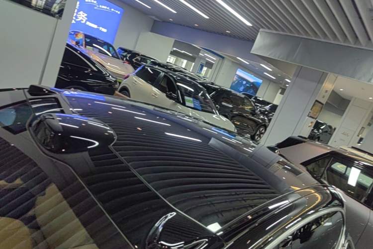 Used Nio ET5T 2025 75 kWh Touring Roof