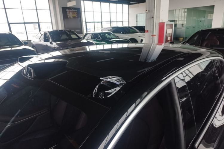 Used Nio ET5T 2025 75 kWh Touring Roof