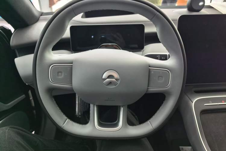Used Nio ET5T 2025 75 kWh Touring Steering Wheel