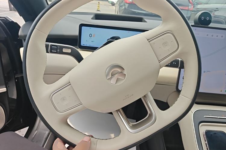 Used Nio ET5T 2025 75 kWh Touring Steering Wheel