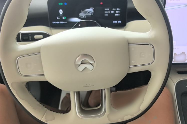 Used Nio ET5T 2025 75 kWh Touring Steering Wheel
