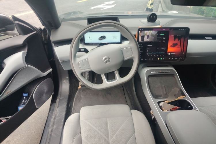 Used Nio ET5T 2025 Model Champion Commemorative Edition, 75kWh Touring Steering Wheel