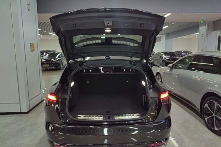 Used Nio ET5T 2025 75 kWh Touring Trunk