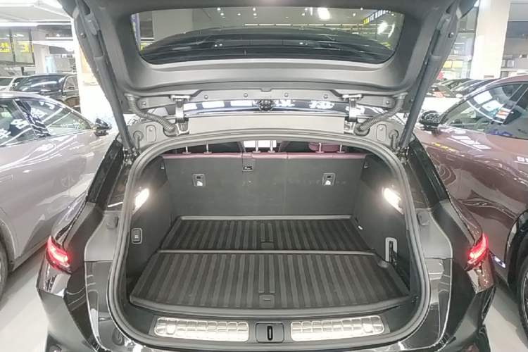 Used Nio ET5T 2025 75 kWh Touring Trunk