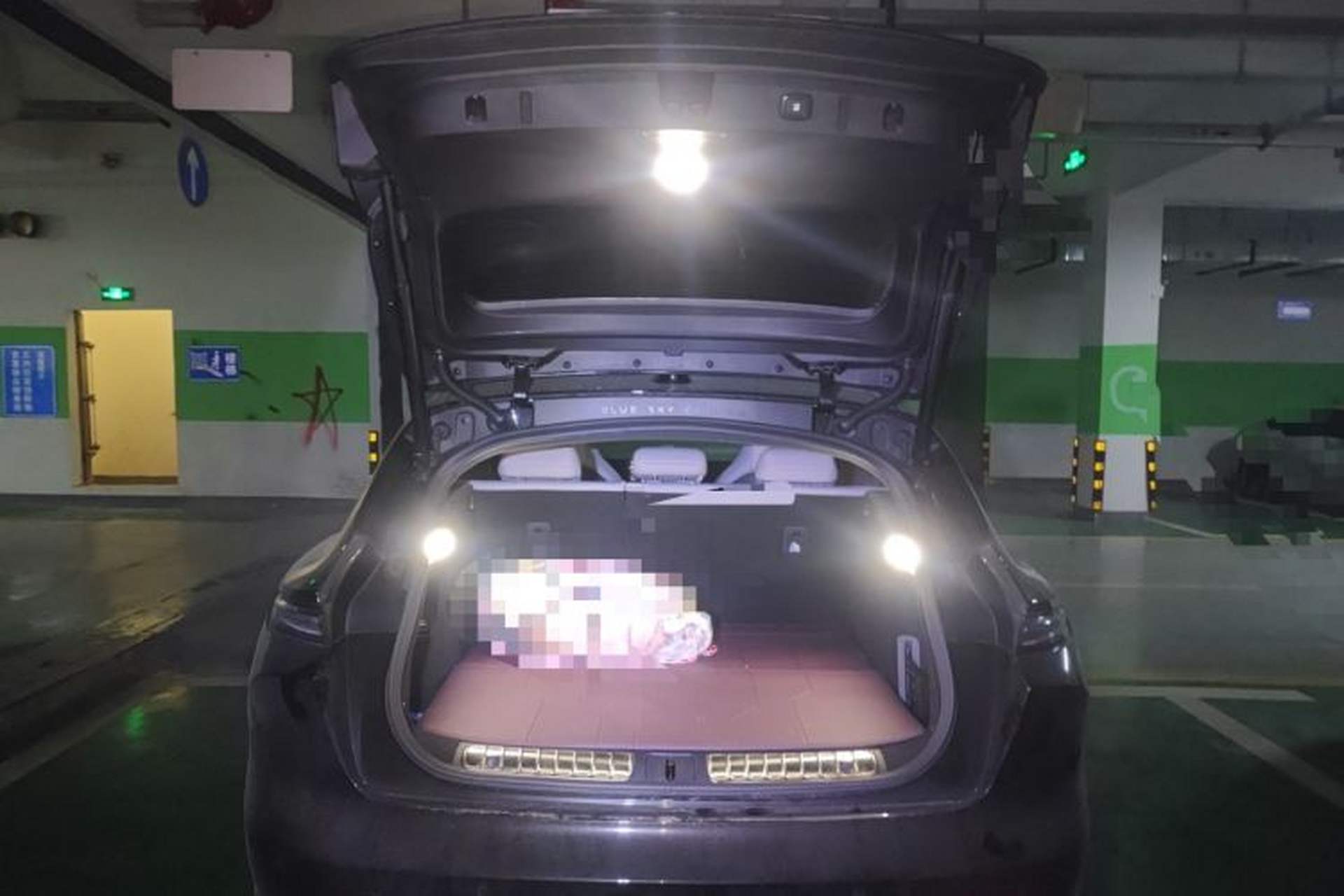 Used Nio ET5T 2025 75 kWh Touring Trunk