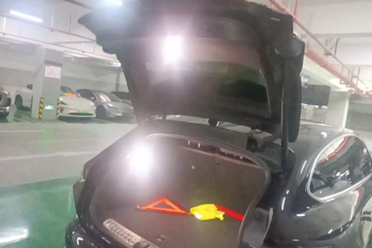 Used Nio ET5T 2025 75 kWh Touring Trunk