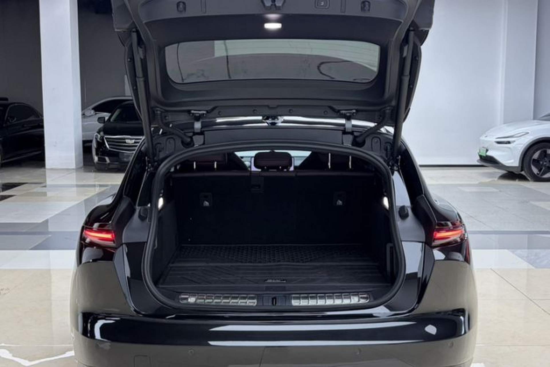 Used Nio ET5T 2025 75 kWh Touring Trunk