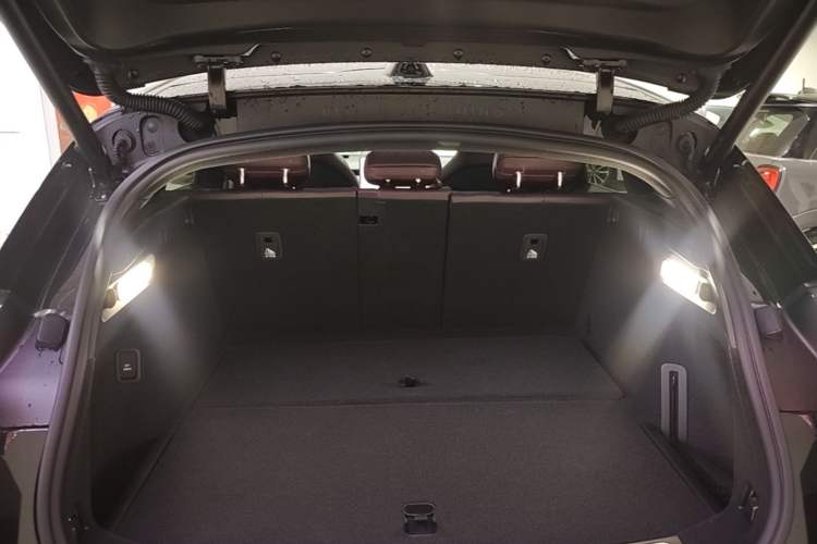 Used Nio ET5T 2025 75 kWh Touring Trunk