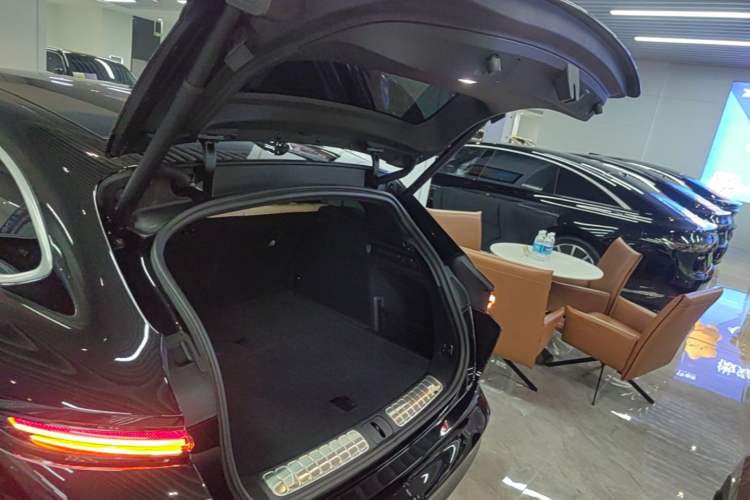 Used Nio ET5T 2025 75 kWh Touring Trunk
