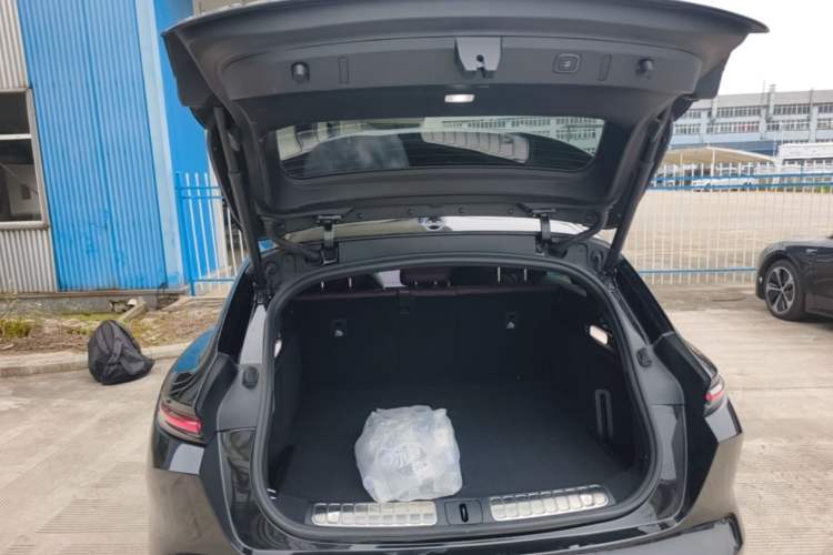 Used Nio ET5T 2025 75 kWh Touring Trunk