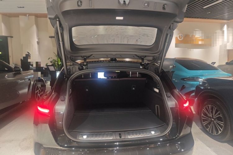 Used Nio ET5T 2025 Model Shadow Package Limited Edition, 75kWh Touring Trunk