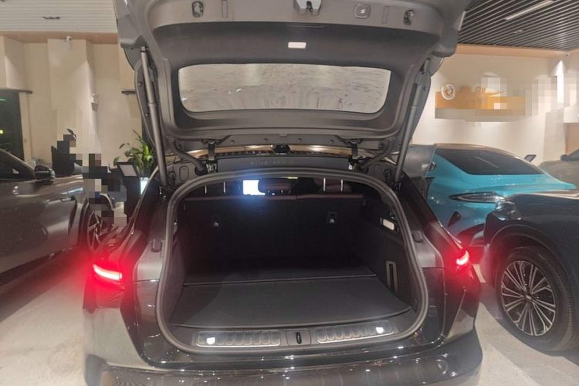 Used Nio ET5T 2025 Model Shadow Package Limited Edition, 75kWh Touring Trunk