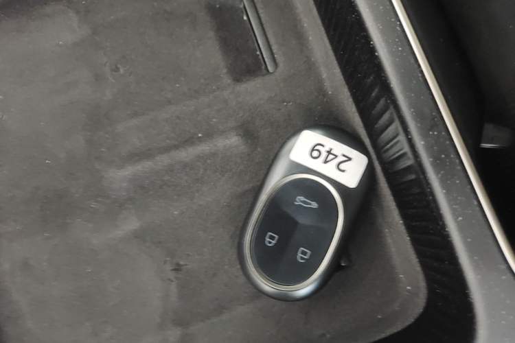 Used Nio ET5T 2025 75 kWh Touring Vehicle Key