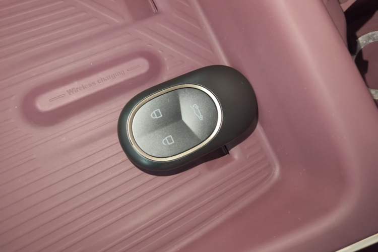 Used Nio ET5T 2025 75 kWh Touring Vehicle Key