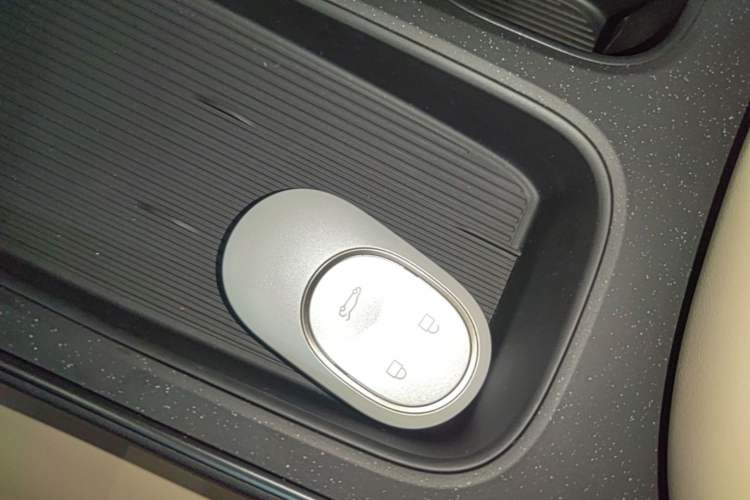 Used Nio ET5T 2025 75 kWh Touring Vehicle Key