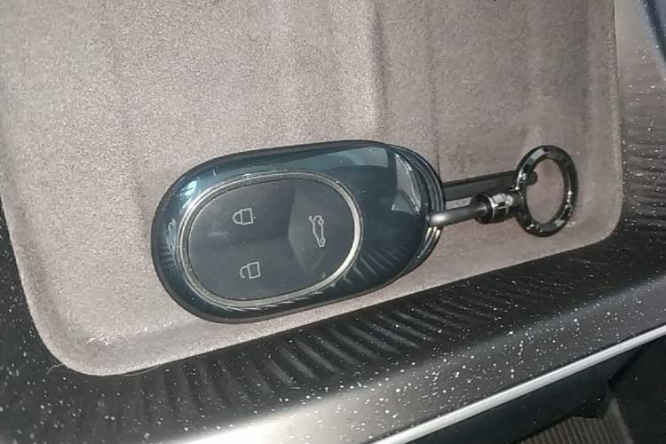 Used Nio ET5T 2025 75 kWh Touring Vehicle Key