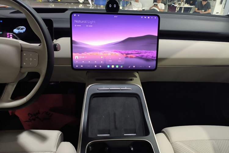 Used Nio ET5T 2025 75 kWh Touring Audio And AC Panel