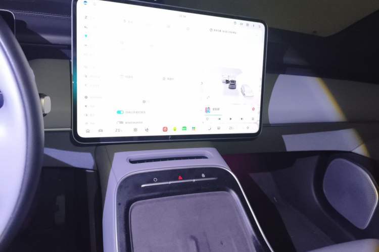 Used Nio ET5T 2025 75 kWh Touring Audio And AC Panel