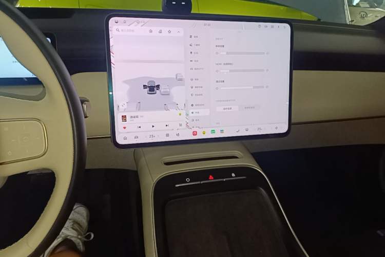 Used Nio ET5T 2025 75 kWh Touring Audio And AC Panel