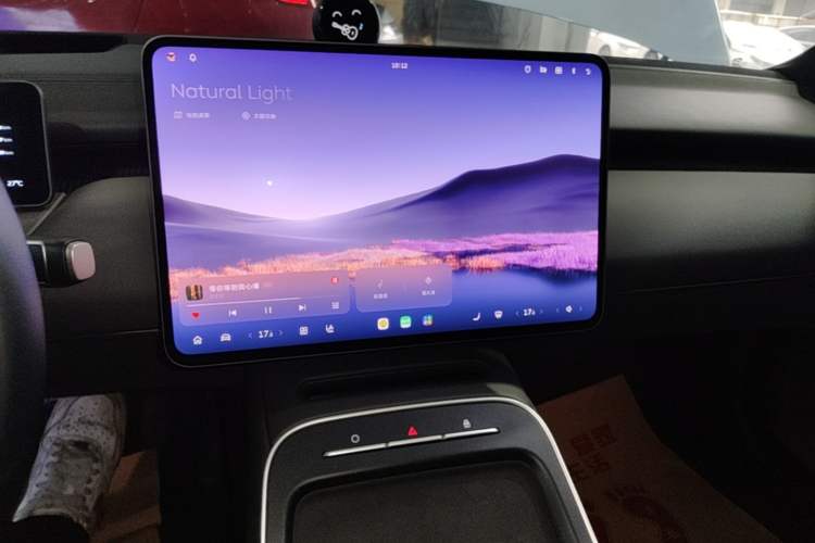 Used Nio ET5T 2025 75 kWh Touring Audio And AC Panel