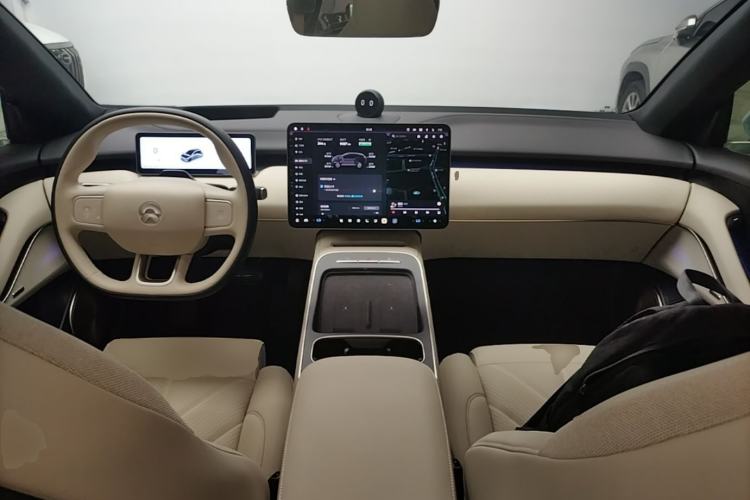 Used Nio ET5T 2025 75 kWh Touring Center Console