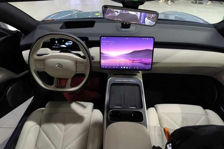 Used Nio ET5T 2025 75 kWh Touring Center Console