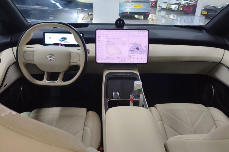 Used Nio ET5T 2025 75 kWh Touring Center Console