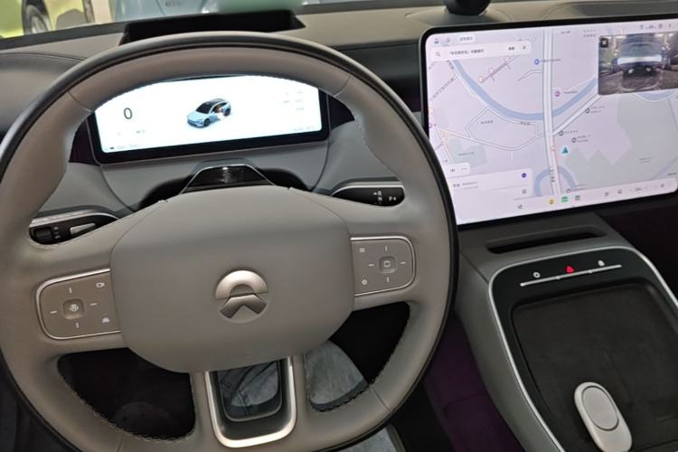 Used Nio ET5T 2025 75 kWh Touring Center Console