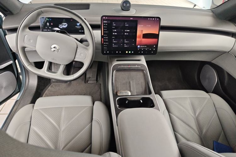 Used Nio ET5T 2025 75 kWh Touring Center Console